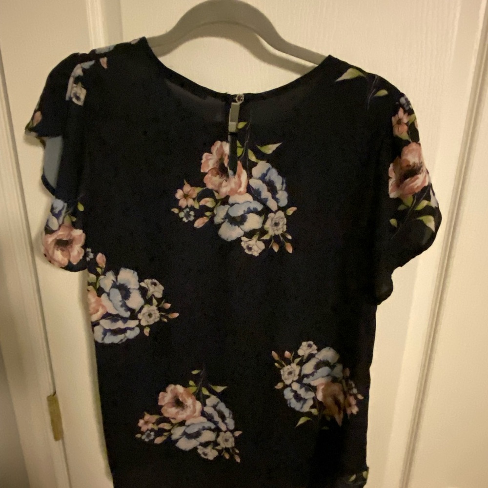 Top with flutter see through sleeves size L